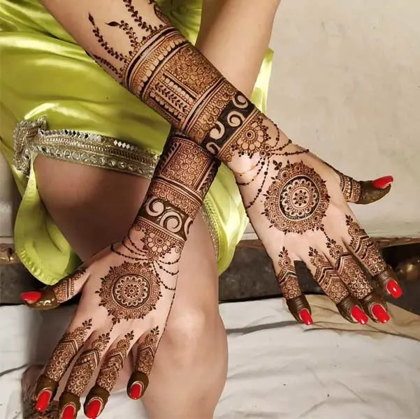 Professional Mehndi Artist in Delhi